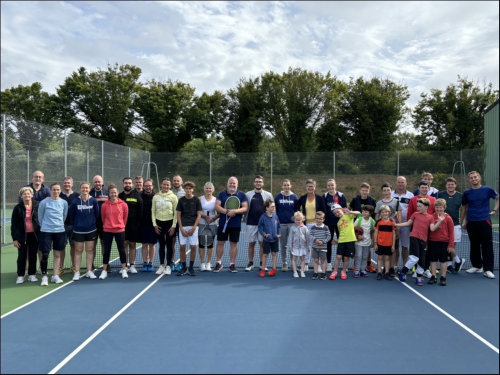 découvrez les nouveaux courts de padel à lisieux, un espace moderne dédié à tous les passionnés de ce sport dynamique. que vous soyez débutant ou expert, venez profiter de nos installations de qualité et partagez des moments conviviaux entre amis.