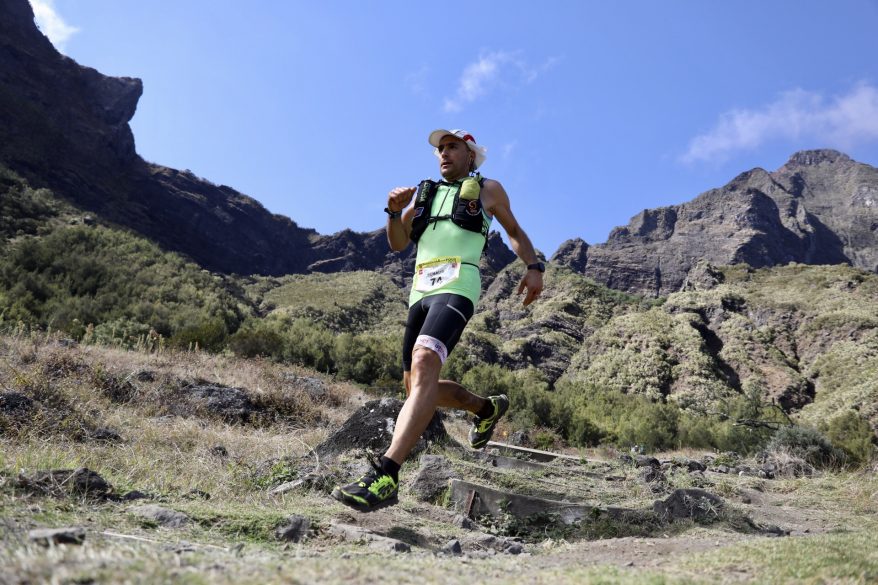 participez à l'ultratrail de la réunion, un événement exceptionnel qui vous plonge au cœur des paysages spectaculaires de l'île. découvrez des parcours techniques et défiants, où nature et aventure se rencontrent pour une expérience inoubliable.