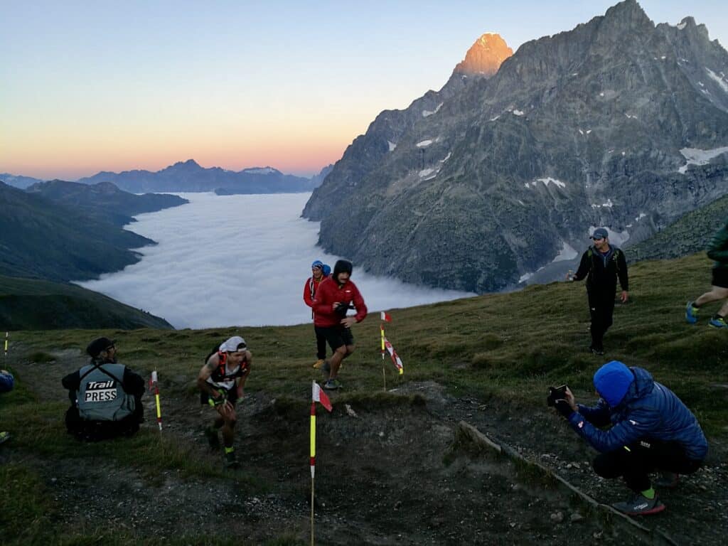 découvrez un parcours inspirant à travers l'univers de l'ultra-trail, où passion et défis se rencontrent. plongez dans l'expérience de coureurs audacieux qui repoussent leurs limites dans des paysages à couper le souffle.