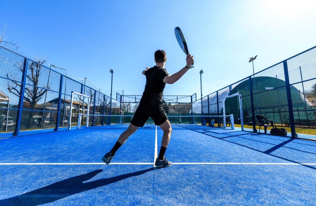 découvrez l'univers du padel compétitif à paris en 2025 ! rejoignez les meilleurs joueurs et assistez à des matchs palpitants dans la capitale française. ne manquez pas cet événement incontournable pour les passionnés de padel et les amateurs de sports en général.