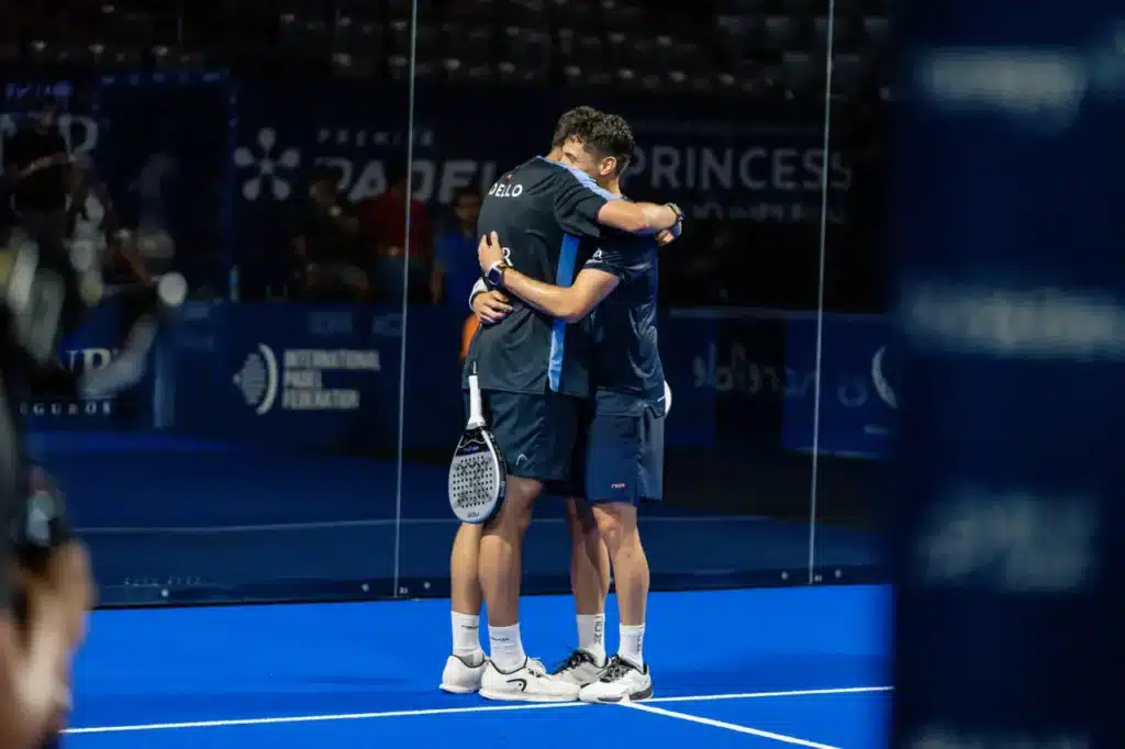 découvrez la victoire impressionnante de tapia et coello au mexique, mettant en lumière leurs performances exceptionnelles et l'impact de leur succès sur le monde du sport. ne manquez pas les moments forts de ce match palpitant !