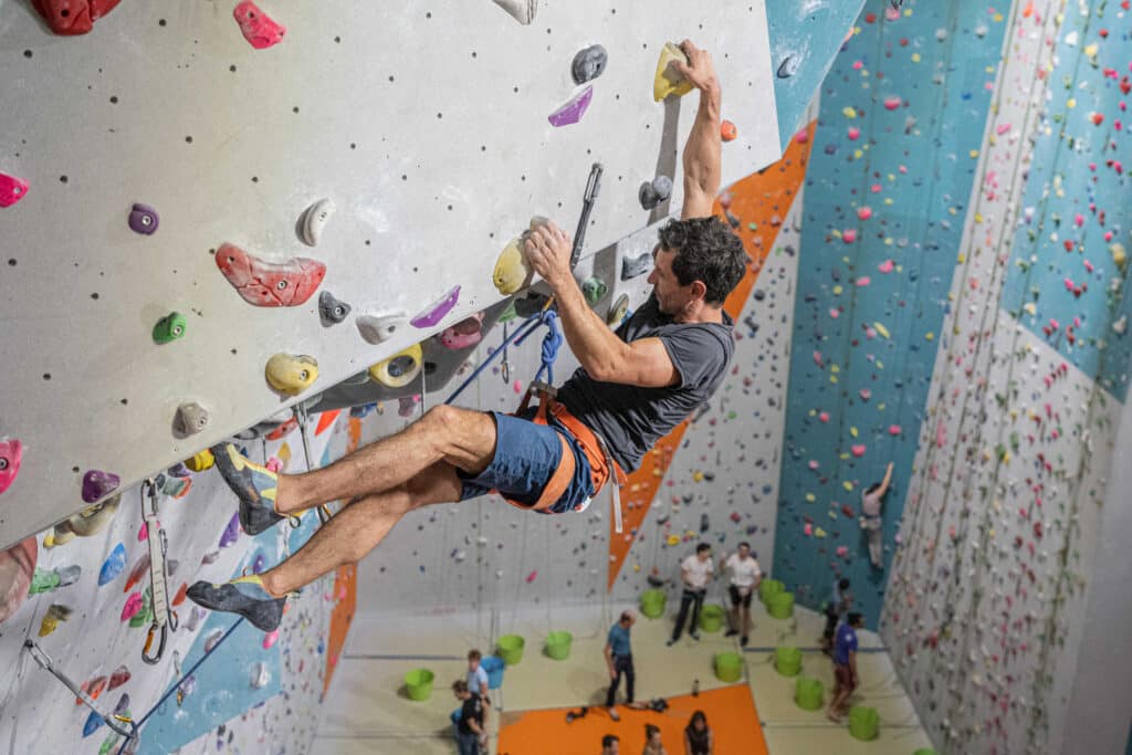 participez au défi escalade au puy de dôme, une expérience inoubliable pour les amateurs d'aventure et de nature. testez vos compétences et relevez de nouveaux défis dans un cadre exceptionnel, tout en découvrant les paysages magnifiques de la région.