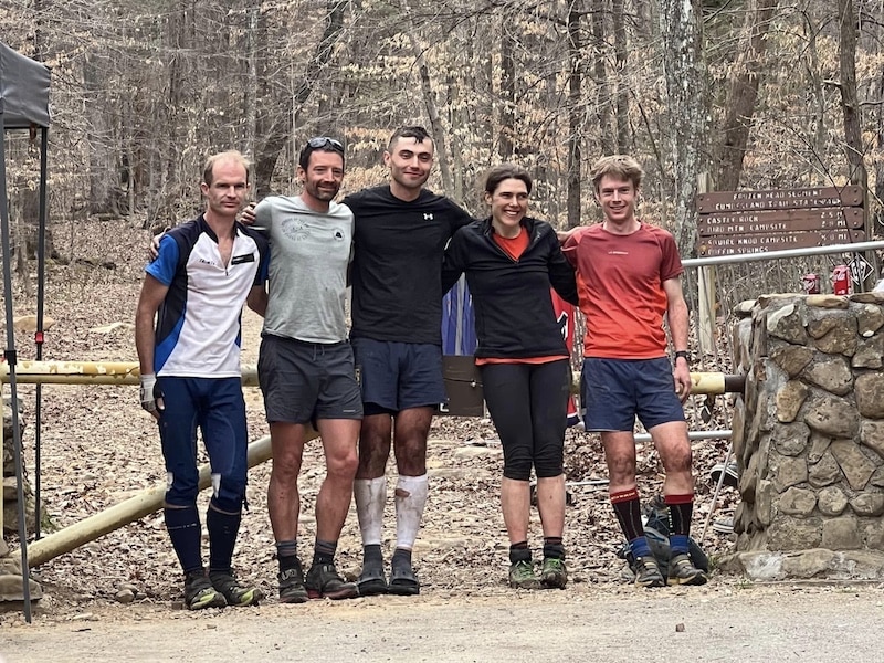 découvrez l'adrénaline du barkley ultra-trail en france, un défi hors du commun pour les passionnés de course à pied et de nature. plongez dans l'univers des terrains escarpés, des paysages à couper le souffle et des épreuves extrêmes qui mettent à l'épreuve les limites humaines. préparez-vous à vivre une expérience inoubliable à travers l'une des courses les plus exigeantes au monde.