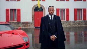 découvrez comment lewis hamilton, le champion de formule 1, influence et transforme l'équipe emblématique ferrari avec son expertise et son style de course unique. plongez dans les coulisses de cette collaboration fascinante et les impacts sur le monde de la f1.