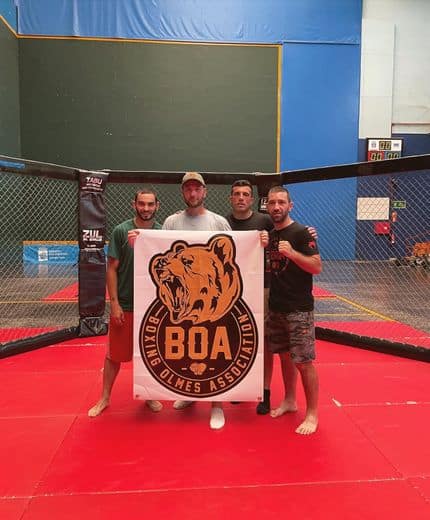 découvrez le nouveau club de mma à saint-affrique, un espace dédié à la pratique des arts martiaux mixtes. rejoignez-nous pour des cours adaptés à tous les niveaux, encadrés par des professionnels passionnés. améliorez votre condition physique, apprenez des techniques de combat et faites partie d'une communauté dynamique !