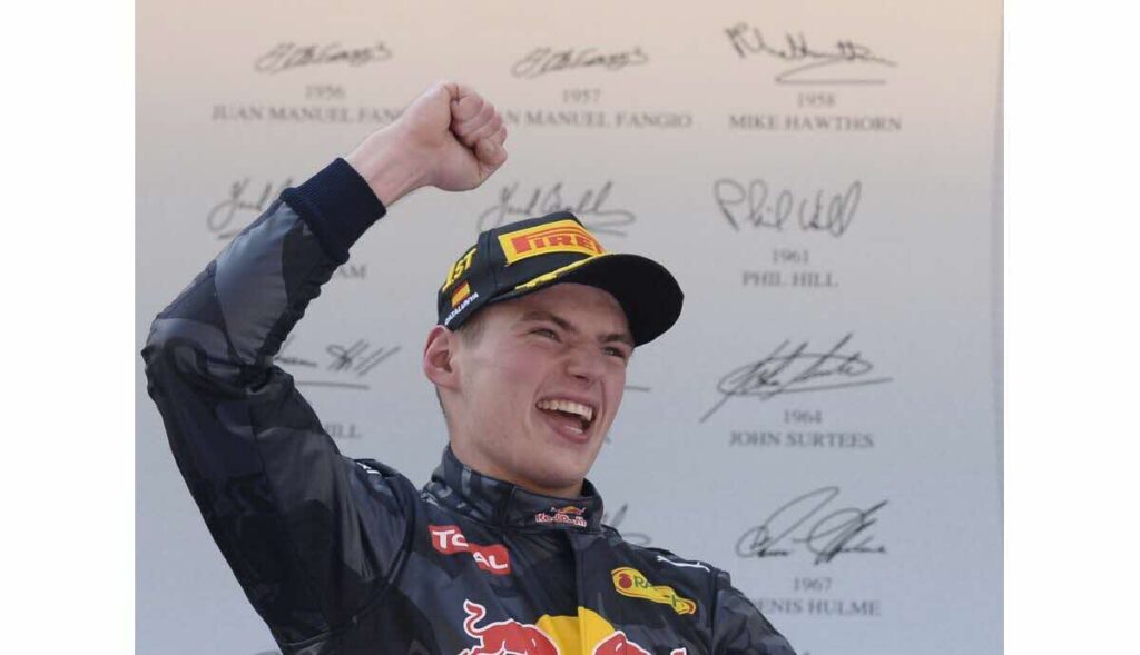 découvrez l'analyse incisive de villeneuve sur la performance de verstappen en course. plongez dans le débat sur le talent, la stratégie et le caractère du champion néerlandais dans notre article approfondi.