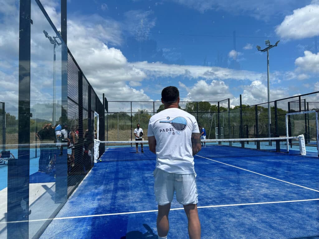 découvrez les opportunités d'investissement dans le padel dans le var. profitez de l'essor de ce sport dynamique et rentabilisez votre projet tout en contribuant à la popularité croissante du padel dans la région.