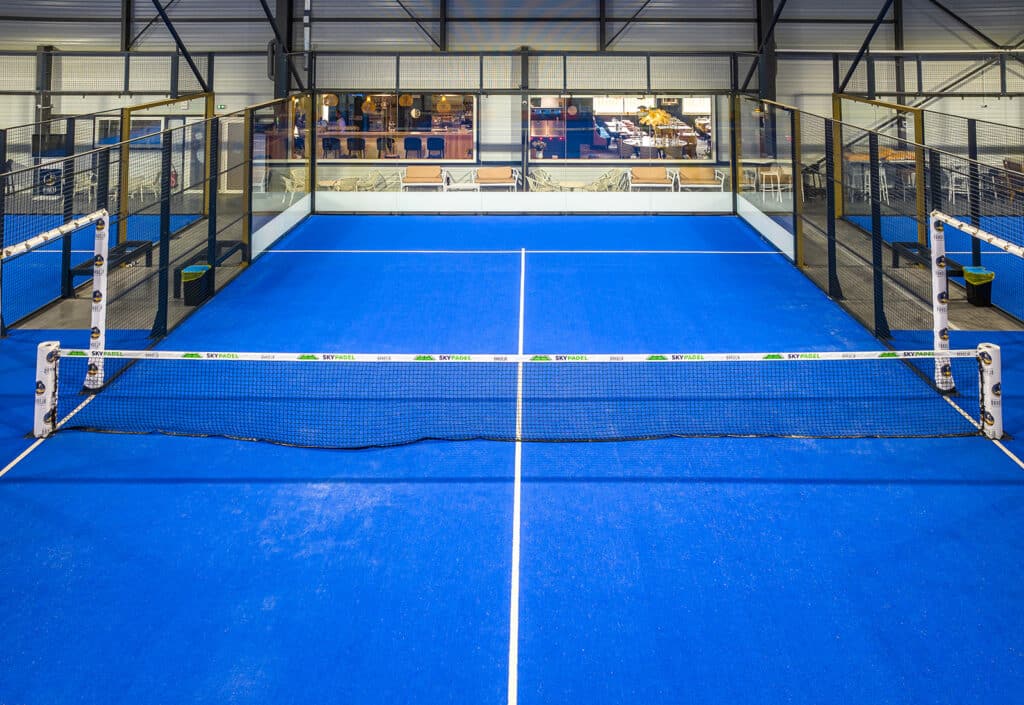 découvrez le complexe de padel en lot-et-garonne, un lieu idéal pour pratiquer ce sport dynamique. que vous soyez débutant ou joueur confirmé, profitez de nos installations modernes, de cours adaptés et d'événements sportifs tout au long de l'année. rejoignez la communauté padel et vivez des moments de convivialité et de compétition.