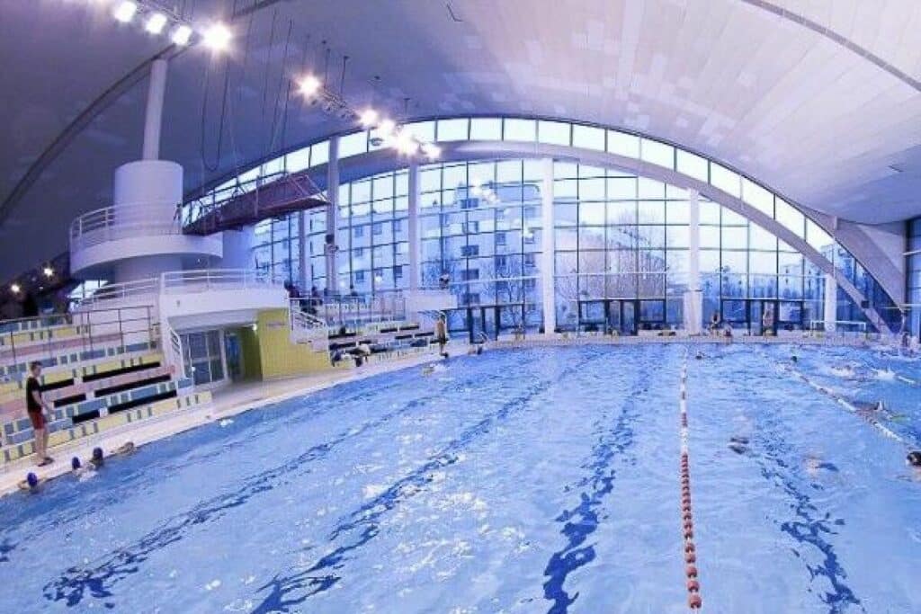 découvrez le centre aquatique de saint-denis, un espace de loisirs aquatiques adapté à toute la famille. profitez de piscines, d'activités nautiques et de zones de détente pour un moment de plaisir et de bien-être.