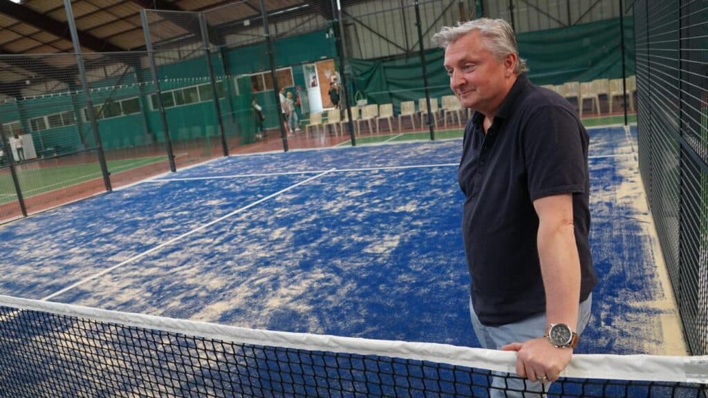 découvrez le padel olympique, un sport de raquette dynamique et passionnant qui allie compétition et camaraderie. explorez son ascension rapide vers les jeux olympiques et ses règles captivantes qui séduisent joueurs et spectateurs.