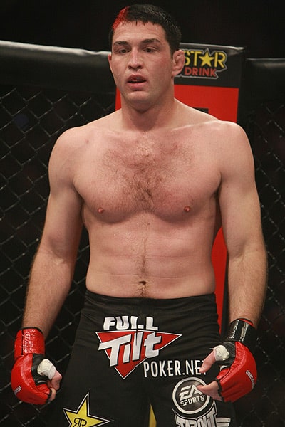 découvrez denis kang, l'icône du mma en france. plongez dans l'univers fascinant de ce combattant hors norme, ses exploits, son parcours unique et son impact sur le monde des arts martiaux mixtes. un récit inspirant pour tous les amateurs de sports de combat.