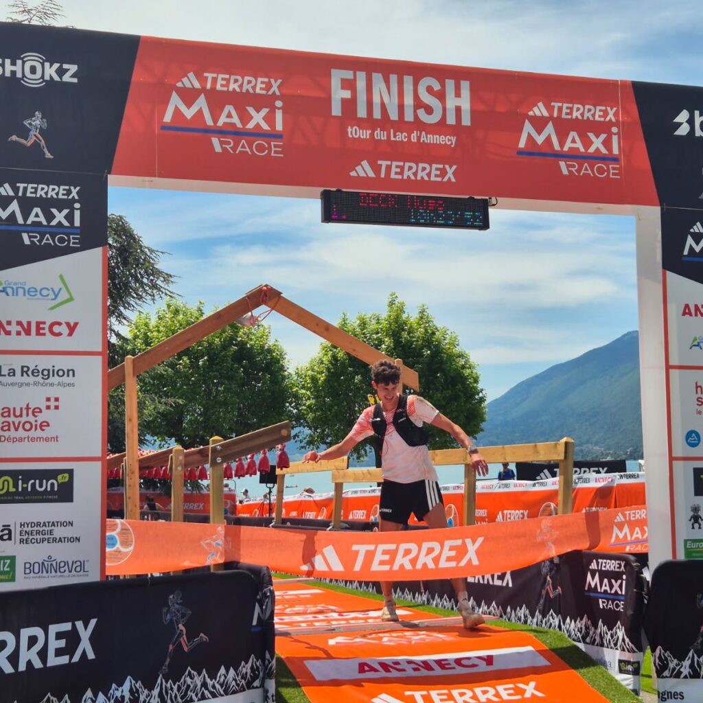 découvrez comment hugo deck a brillé lors de la maxi-race 100 km à annecy, une performance exceptionnelle qui a captivé les passionnés de course à pied. plongez dans l'univers de l'ultra-trail et suivez son parcours inspirant sur les sentiers magnifiques d'annecy.