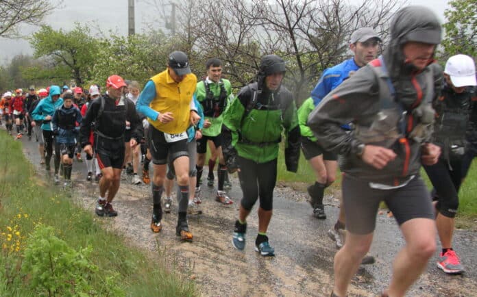 découvrez les défis et les luttes des coureurs face aux nuits difficiles, entre fatigue, préparation mentale et quête de performance. plongez dans l'univers nocturne de ceux qui affrontent les épreuves du marathon.