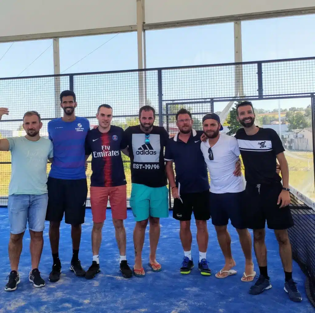découvrez l'ouverture du nouveau complexe de padel à vichy, un lieu idéal pour pratiquer ce sport dynamique dans une ambiance conviviale. rejoignez-nous pour des cours, des tournois et des moments de partage entre passionnés de padel.