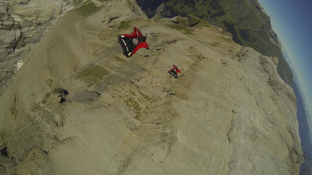 explorez le monde fascinant des sports extrêmes à travers notre documentaire captivant, qui plonge au cœur des émotions, des défis et des exploits incroyables que vivent les passionnés d'adrénaline. découvrez des témoignages inspirants et des images à couper le souffle.