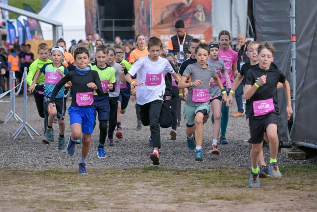 découvrez le récit captivant du triomphe d'erwan et séverine lors du trail nocturne. plongez dans l'ambiance magique de cette épreuve où détermination et passion se rencontrent sous les étoiles. ne manquez pas les moments forts de cette aventure sportive inoubliable !