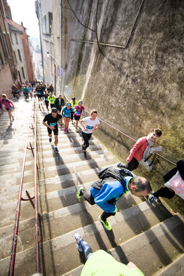découvrez l'ultra-trail de lyon, une expérience unique pour les amateurs de course en pleine nature. rejoignez-nous pour des parcours exaltants à travers les paysages enchanteurs de lyon et vivez des moments inoubliables de défi et d'adrénaline.