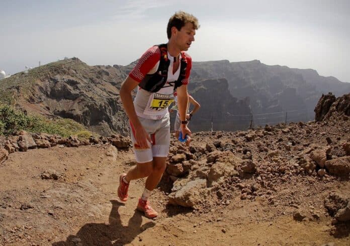 découvrez les moments forts de la victoire épique de transvulcania, une course mythique à travers des paysages spectaculaires. revivez les performances des athlètes et l'adrénaline de cet événement incontournable.