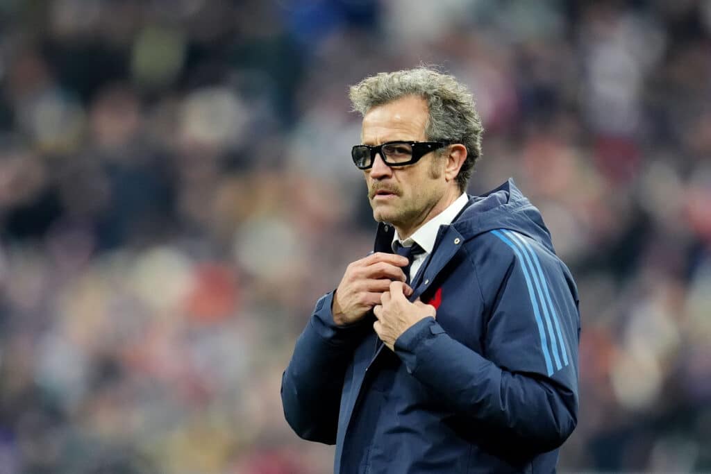 découvrez les dernières accusations visant fabien galthié, entraîneur de l'équipe de france de rugby. analyse des controverses, des réactions des joueurs et des impacts sur l'équipe. restez informé sur cette affaire qui suscite de vives discussions dans le milieu du rugby.