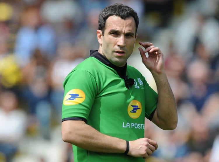 découvrez les arbitres du top 14, le championnat de rugby français, et plongez dans leur rôle essentiel dans le déroulement des matchs, leur formation et leurs décisions clés sur le terrain.