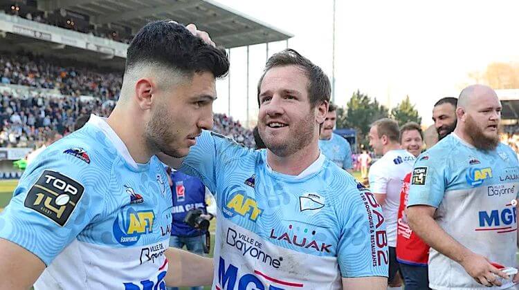 découvrez l'intensité du match bayonne-clermont, où la rivalité sportive prend vie sur le terrain. plongez dans l'atmosphère électrique de ce choc tant attendu, où chaque point compte et où la passion des supporters est à son comble.