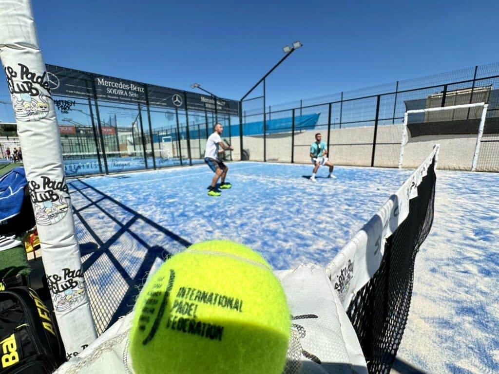 découvrez l'univers captivant du padel avec durand, où passion et compétition se rencontrent. rejoignez-nous pour vivre des moments de jeu inoubliables et explorer les techniques qui font de ce sport un incontournable !