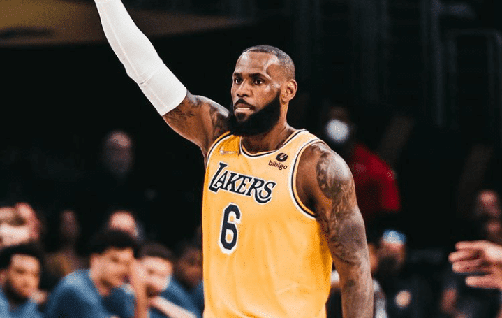 découvrez comment les lakers transforment leur stratégie et leur organisation en une opération milliard, visant à renforcer leur position dans l'univers du basketball et à maximiser leur potentiel sur le marché. suivez l'évolution de cette initiative ambitieuse qui pourrait redéfinir l'avenir de l'une des franchises les plus emblématiques de la nba.