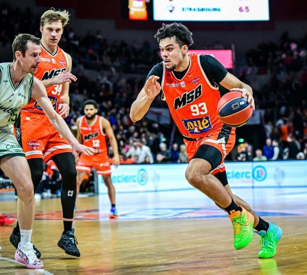 découvrez le parcours de noah penda au sein du msb, ses performances marquantes et son impact sur l'équipe en pleine saison. plongez dans l'univers du basketball français et suivez l'évolution de ce jeune talent.