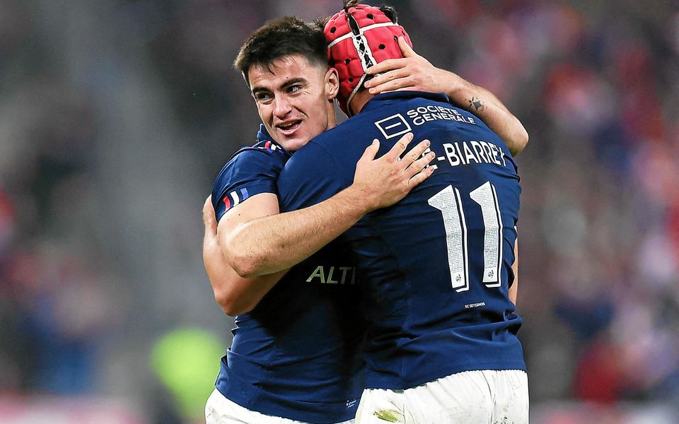 découvrez les absences notables de l'équipe de france de rugby xv avant leur face-à-face tant attendu contre les all blacks. analyse, impacts et enjeux de ces choix décisifs dans la préparation du match.