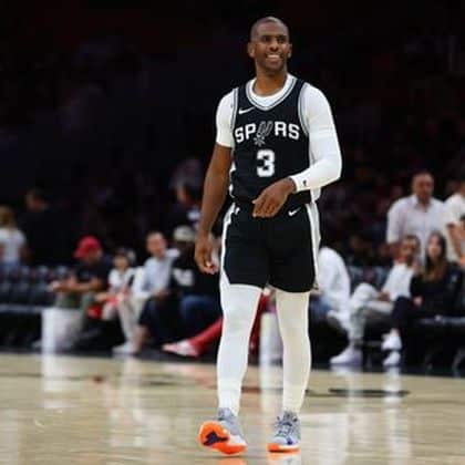 découvrez beringer, la star montante de la nba qui redéfinit le jeu avec son talent exceptionnel et ses performances impressionnantes sur le terrain. suivez son parcours passionnant et son impact sur le basketball professionnel.