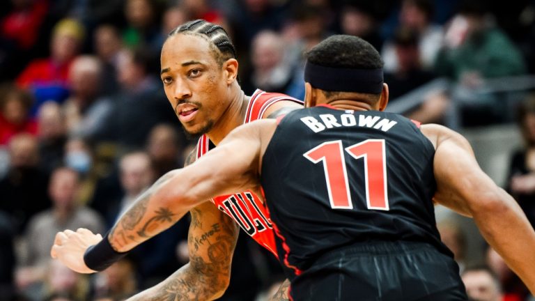 découvrez tout sur la free agency nba : les dernières rumeurs, les joueurs à surveiller et les mouvements potentiels. suivez notre analyse pour comprendre les enjeux de cette période cruciale pour les équipes et les athlètes.
