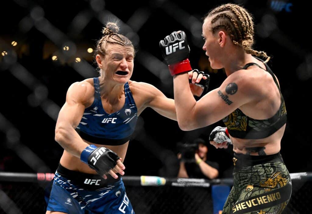 revivez le combat tant attendu entre ciryl gane et tom aspinall en octobre pour la ceinture poids lourds. ne manquez pas cette bataille explosive qui déterminera le champion des poids lourds et promet des moments palpitants pour tous les fans de mma.