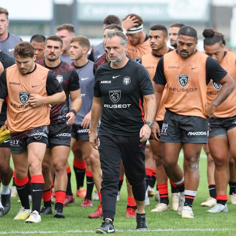 découvrez l'hommage touchant d'ugo mola à son équipe après la victoire historique du stade toulousain. un moment d'émotion et de gratitude pour tous les joueurs qui ont contribué à ce titre prestigieux. plongez dans les coulisses de cette célébration et revivez les temps forts de cette réussite collective.