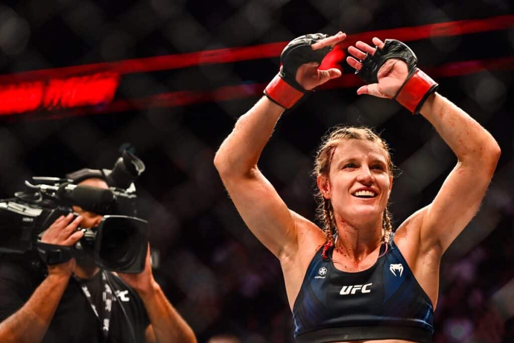 découvrez le retour tant attendu de manon fiorot dans l'ufc, la combattante française qui s'impose sur la scène mondiale. suivez son parcours, ses performances et ses ambitions dans l'octogone.