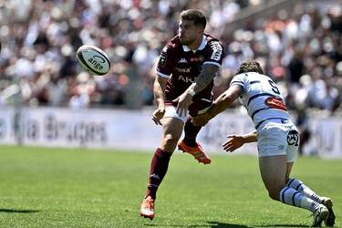 découvrez l'ouverture explosive de la saison du top 14 avec le calendrier complet dévoilé ! préparez-vous à vivre des matchs palpitants et des confrontations à couper le souffle. restez à l'affût des dates clés et des équipes à suivre pour ne rien manquer de cette compétition de rugby de haut niveau.