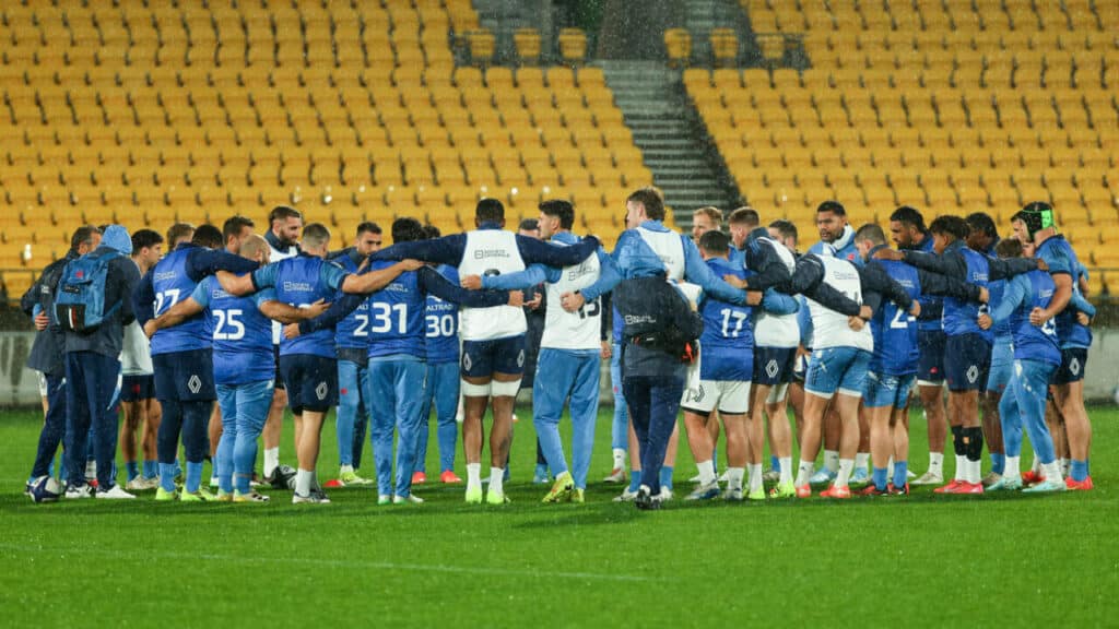découvrez comment l'équipe de xv de france a subi une déception à wellington lors de leur dernier match. analyse des performances, des enjeux et des conséquences de cette défaite marquante dans le monde du rugby.