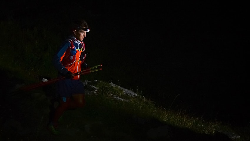 découvrez l'univers passionnant de zuccarelli, coureur d'ultra trail, qui repousse sans cesse les limites de l'endurance et de la performance. suivez ses aventures épiques à travers des paysages spectaculaires et inspirez-vous de son parcours unique dans le monde des sports d'ultra longue distance.