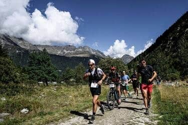 découvrez comment les bergers ultra-trail gèrent les déjections sur les sentiers : enjeux, solutions écologiques et bonnes pratiques pour respecter la nature lors des courses en montagne.