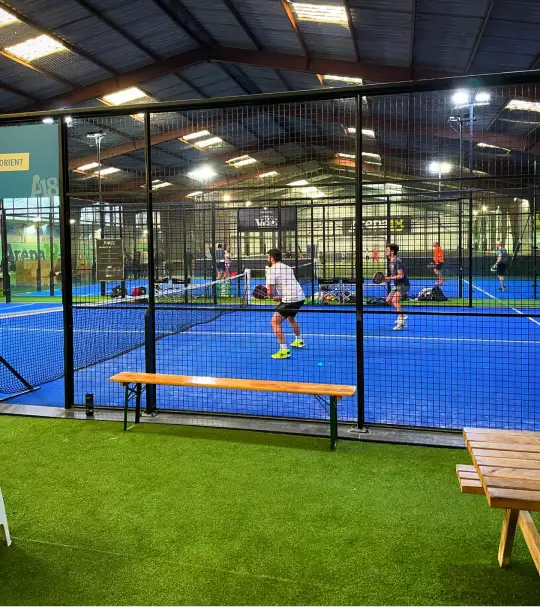 découvrez notre complexe de padel à ploemeur : terrains modernes, ambiance conviviale et services adaptés pour tous les niveaux. réservez votre partie dès maintenant !