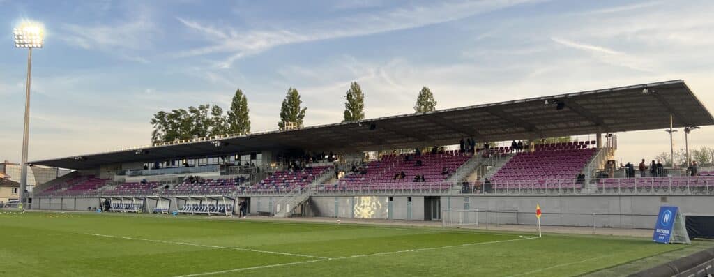 découvrez le complexe sportif bresse, un espace moderne dédié aux activités sportives et aux loisirs pour tous les âges. infrastructures variées, événements sportifs et moments conviviaux vous attendent !