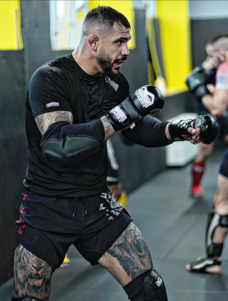 découvrez l’histoire d’un ex-combattant de mma récemment condamné : faits marquants, verdict et répercussions dans le monde des sports de combat.