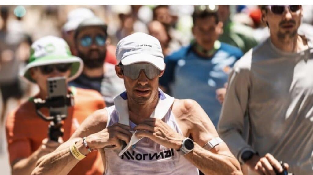 découvrez le défi époustouflant de kilian jornet à travers l’ouest américain : montagnes, paysages extrêmes et performance exceptionnelle au rendez-vous. une aventure sportive à ne pas manquer !