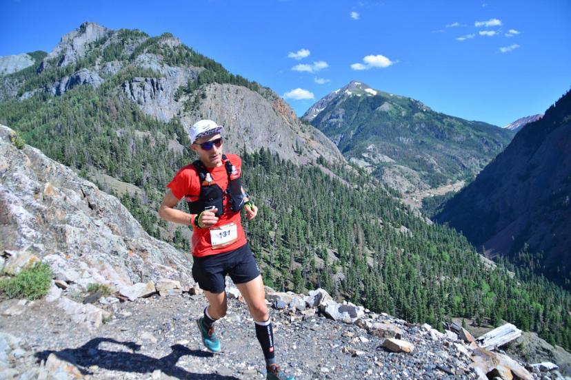 découvrez le succès fulgurant des coureurs français au hardrock100, une des courses les plus emblématiques de l'ultra-trail. plongez dans leurs performances exceptionnelles qui leur ont permis de monter sur le podium, alliant endurance et passion pour le sport.