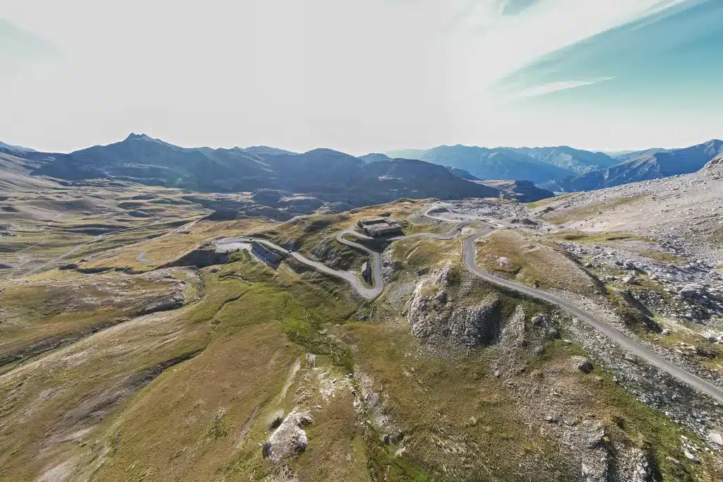 découvrez le succès inaugural du tour des 6 vallées, un événement sportif captivant qui a réuni participants et passionnés pour une première édition mémorable au cœur de paysages époustouflants.