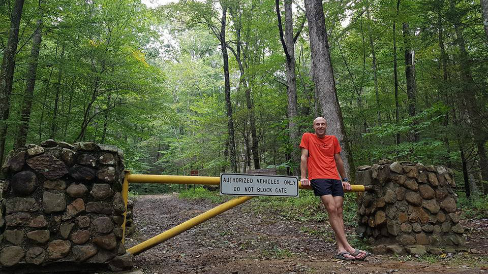 découvrez le barkley fall classic, une course d'endurance extrême en pleine nature, réputée pour ses sentiers difficiles et ses défis uniques. préparez-vous à repousser vos limites lors de cet événement mythique !