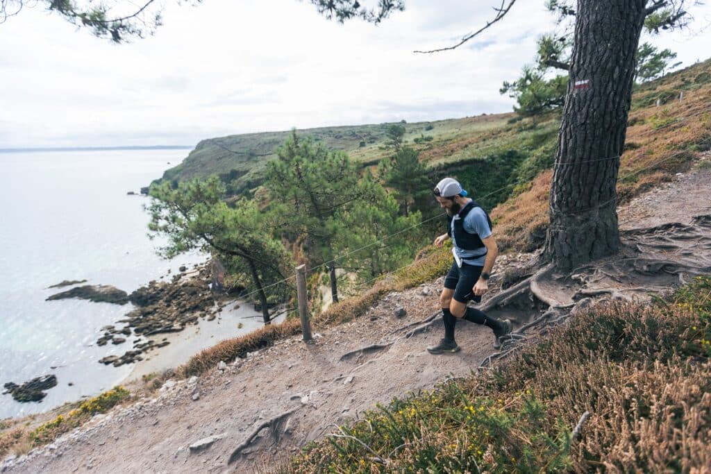 découvrez le grand raid finistère, une course d'endurance exceptionnelle à travers les paysages côtiers et les sentiers sauvages de la bretagne. challenge sportif incontournable pour les passionnés de trail !