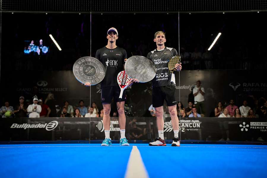 découvrez le parcours de lebrón et stupaczuk à madrid : performances marquantes, moments forts et analyses de leur impact sur le tournoi. plongez au cœur de l'action du padel !