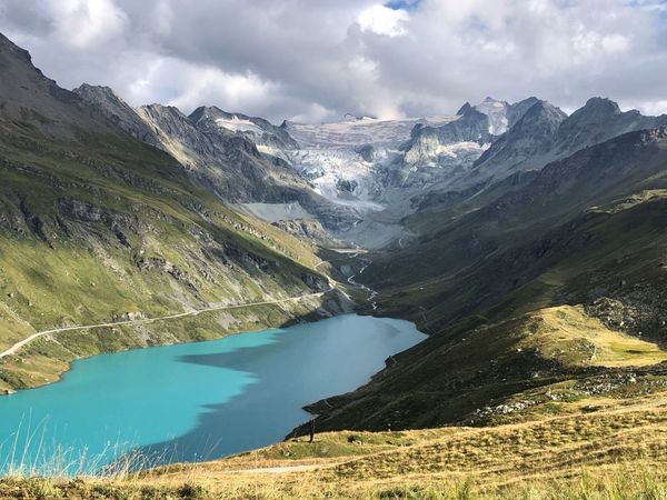 partez à l’aventure avec la swisspeaks 700 km, une course d’ultra-trail exceptionnelle à travers les paysages époustouflants de la suisse, dédiée aux coureurs passionnés de défis extrêmes.