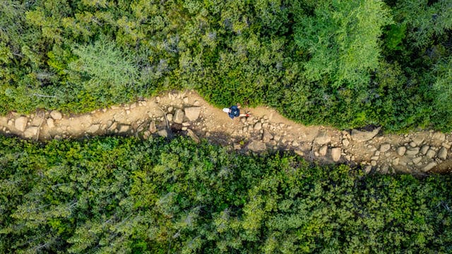 participez à l'ultra-trail de lozac'h : un événement sportif unique à travers des paysages naturels spectaculaires. testez vos limites sur des parcours exigeants, vivez une aventure inoubliable et partagez des moments de convivialité entre passionnés de trail.