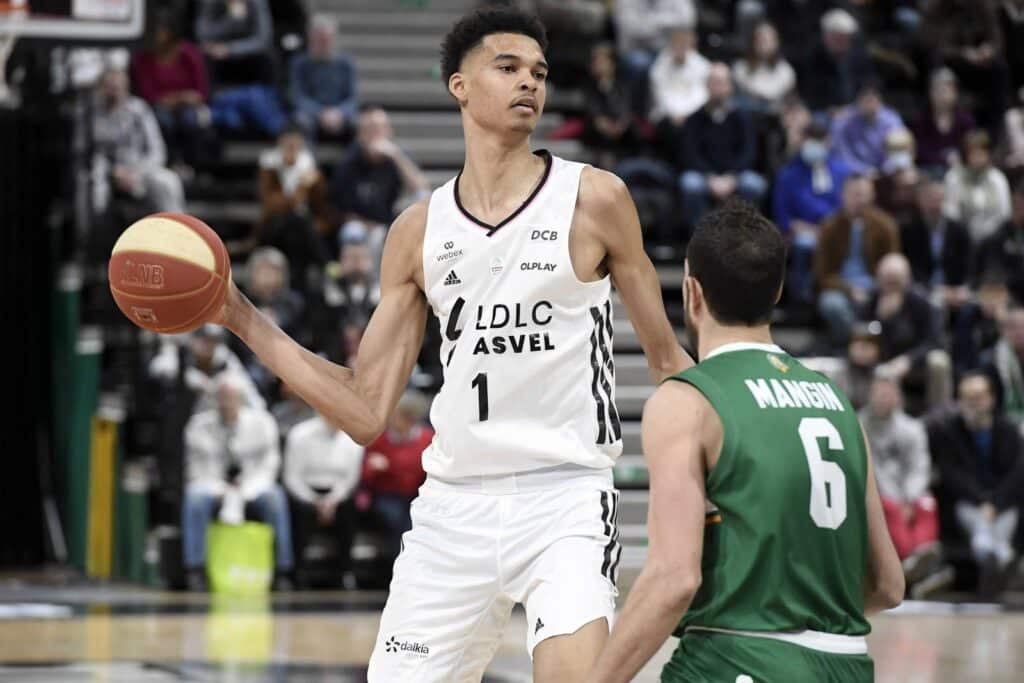 découvrez tout sur victor wembanyama, le prodige français du basket. parcours, performances, statistiques et actualités sur la nouvelle star de la nba.